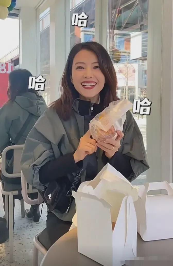 比“牙黄”更可怕的是“牙龈外露”，一笑就破功，很多明星都中招