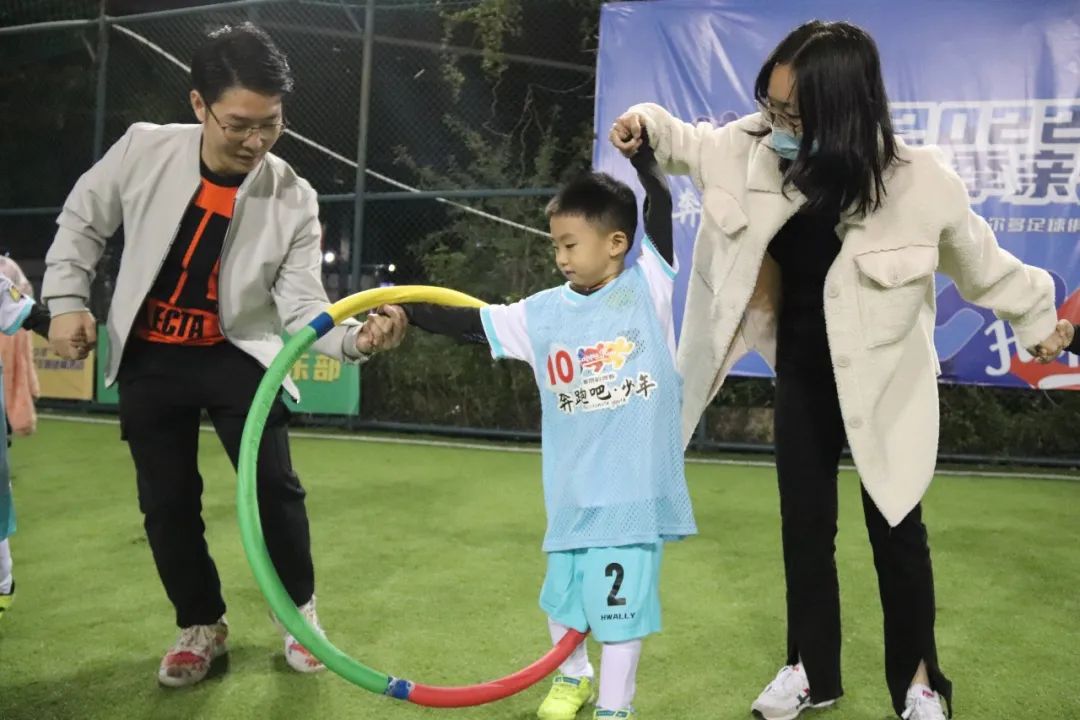 足球亲子嘉年华活动方案,足球嘉年华亲子作品