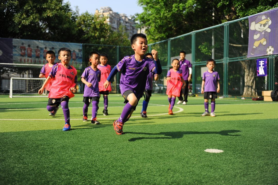 足球运动可以锻炼身体哪些方面,足球运动的体育精神和文化价值