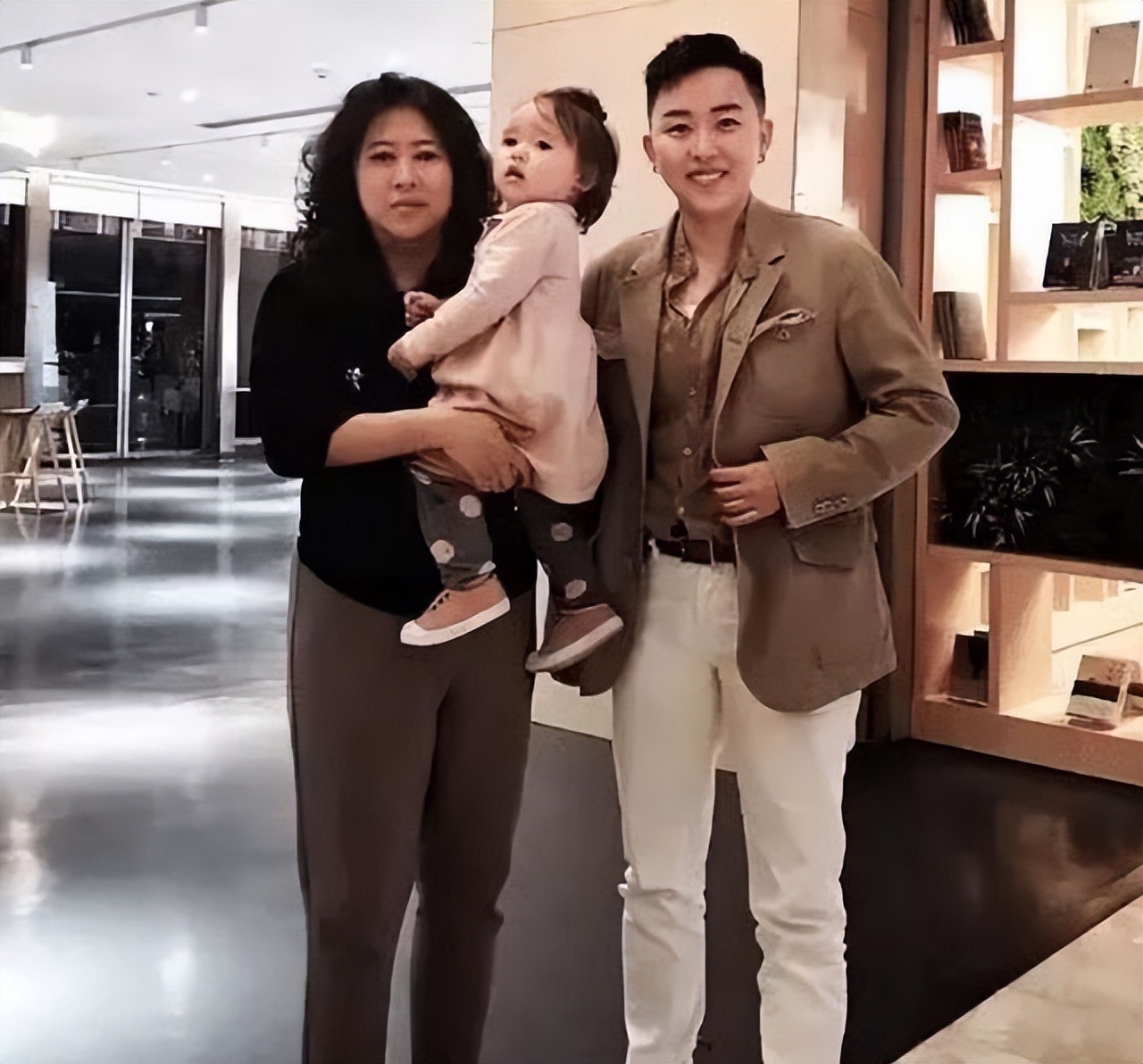 东北女生花50万试管婴儿,吉林女孩嫁国外回家生儿子