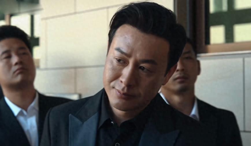 穿“黑衬衫”好看的男明星，只服这7位，个个长身玉立，贵气逼人