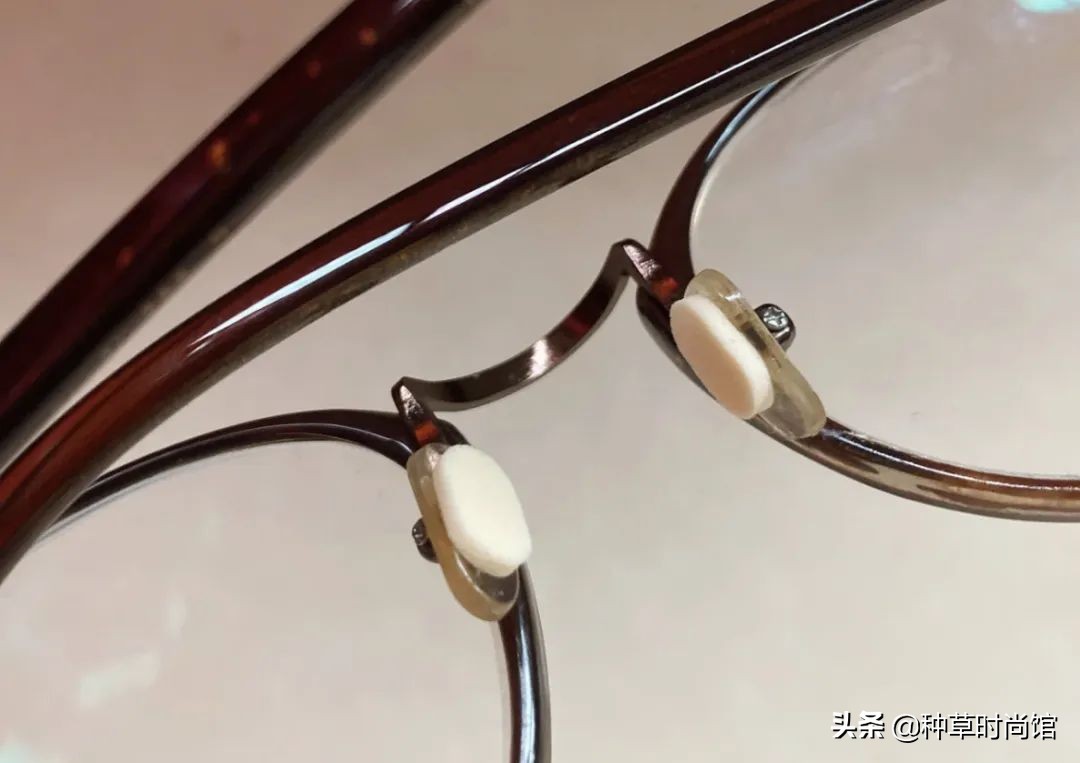 女孩问戴眼镜和不戴眼镜有啥区别,戴眼镜和不戴眼镜女生对比图