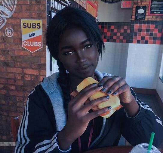 漂亮的非洲黑人美女Lolita