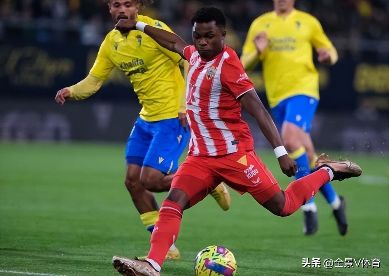 西甲皇马6-1马洛卡本泽马2传2射,本泽马造四球助皇马登顶西甲榜首