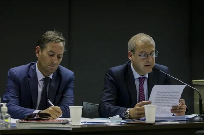 强奸亲生女儿，秘密囚禁几十人……无恶不作的他，死于狱中！