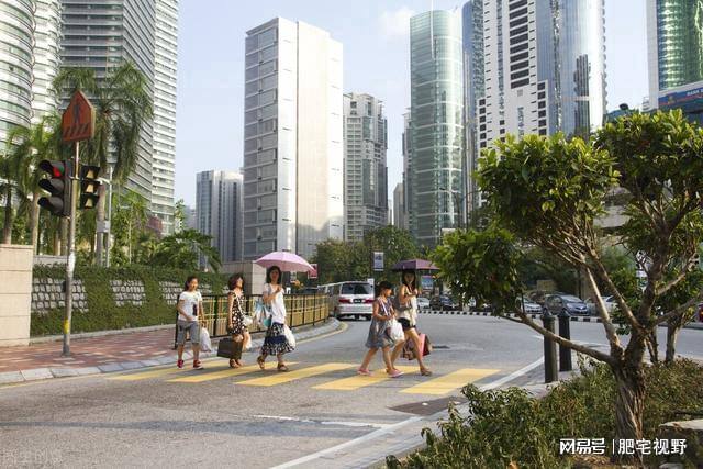 去马来西亚打工一年能赚20万,放弃了月薪8000的工作进厂