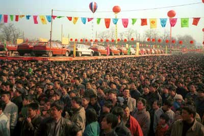 2004年，西安即开型彩票大奖被安排的托搞砸了，揭开了彩票黑幕