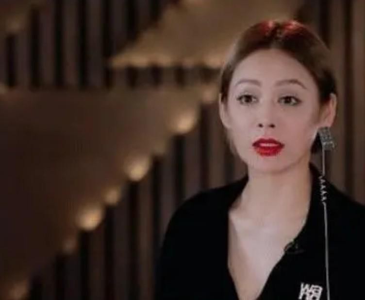 章子怡的露脐装几成笑柄,章子怡身材傲娇真是魅力四射