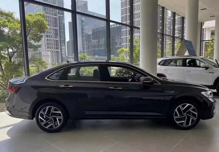 速腾与朗逸优缺点对比,朗逸与速腾对比哪个值得入手