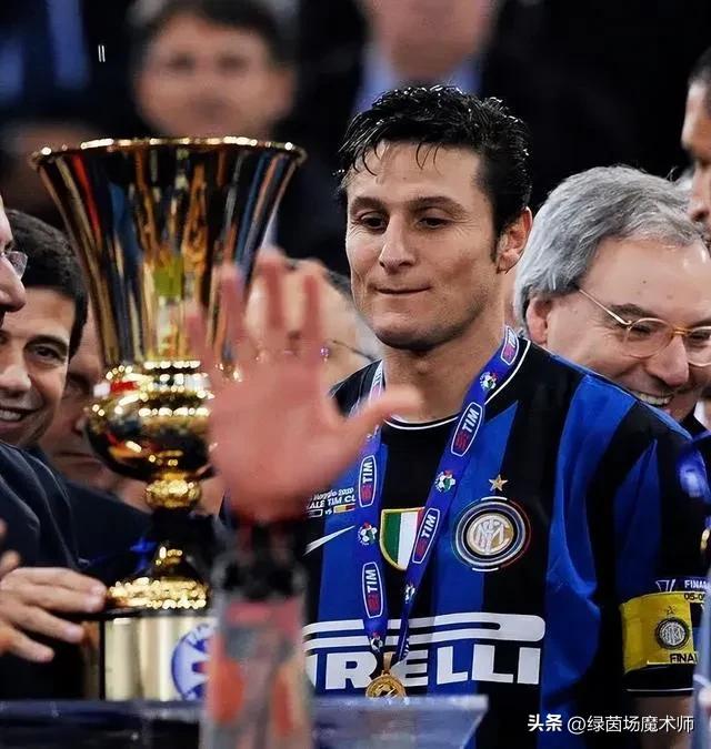 盘点足坛历史十大传奇球星,00后足坛十大新星后卫