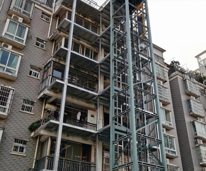 加装电梯发生的事,加装电梯就是一场闹剧