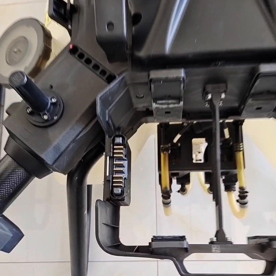 极飞p100电池插上不能开机,极飞p100电池红灯双闪