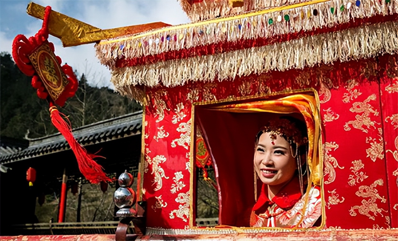 小伙带29岁寡妇隐居深山50年,19岁小伙与寡妇隐居深山50年