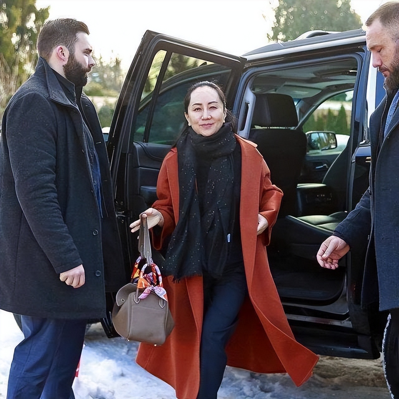 孟晚舟优雅得体穿搭,50岁孟晚舟冬季穿搭