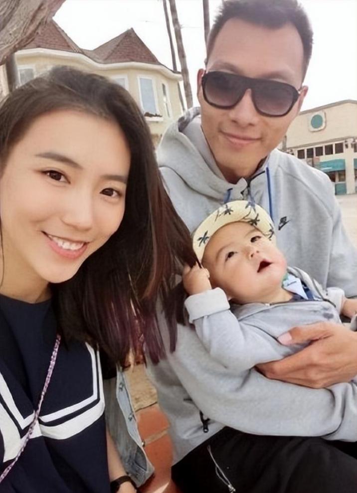 易建联娶巴西足球宝贝,易建联和荆灵爱情故事