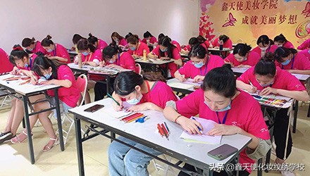 学化妆去影楼学还是培训机构,学化妆新娘跟妆培训