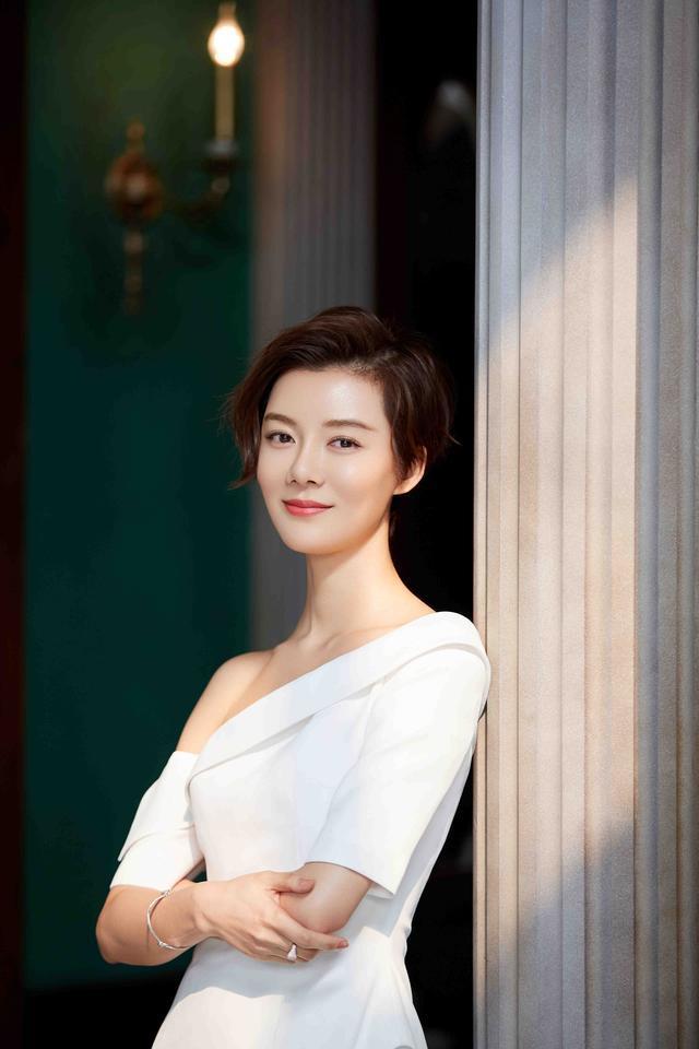 车晓跟前夫离婚分了多少,车晓分手后对3亿分手费做出回应