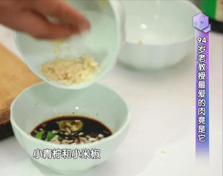 中医解释老年人驼背,老来驼背