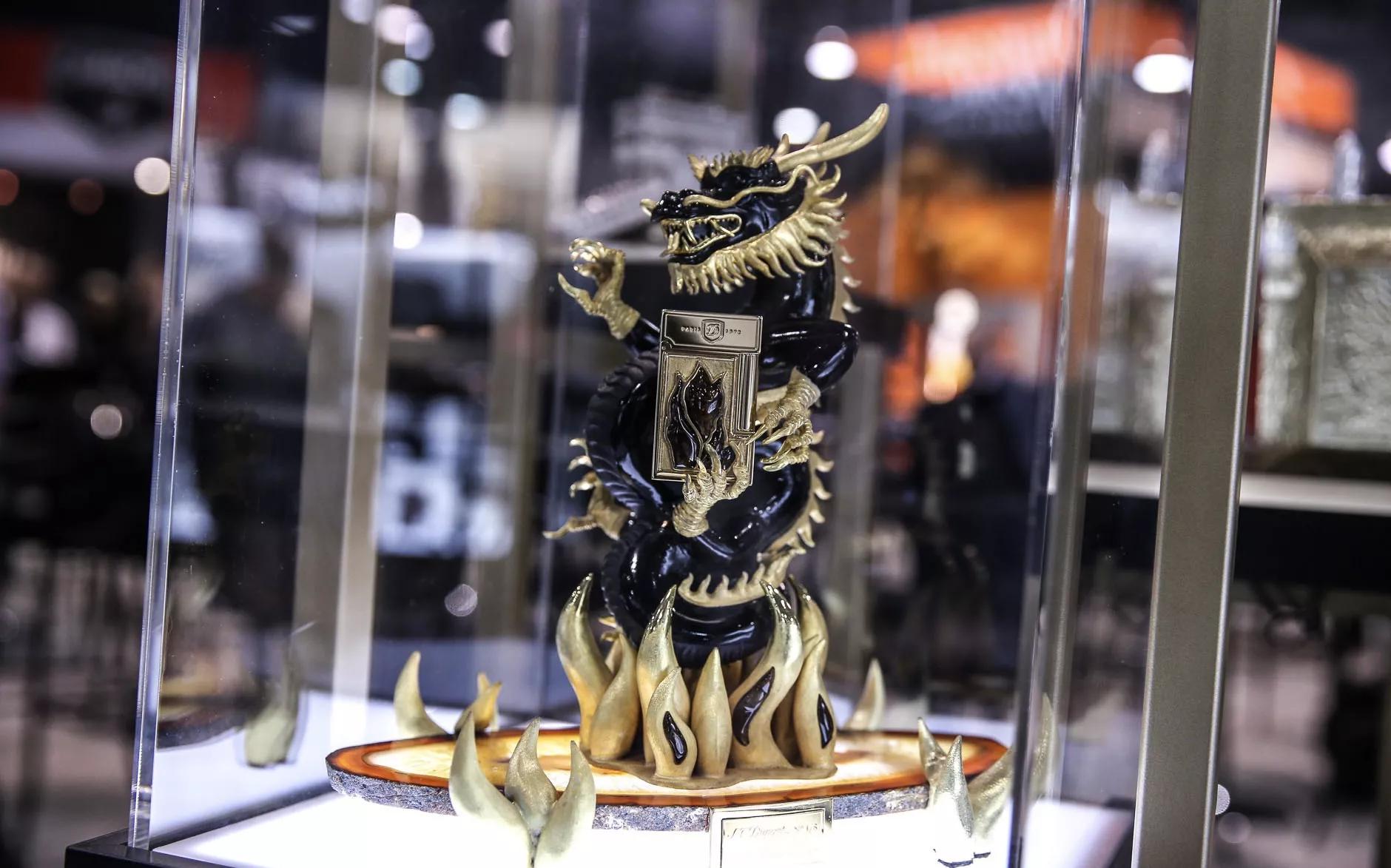 法国都彭龙年限定款打火机,2010都彭打火机高清大图