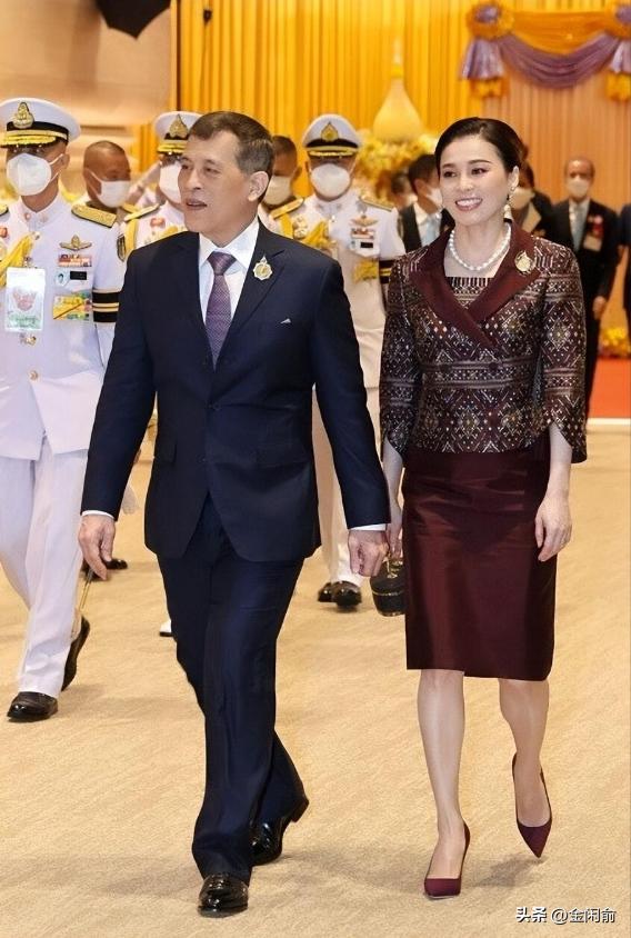 泰王和诗琳通握手,泰王室最新官方消息西拉