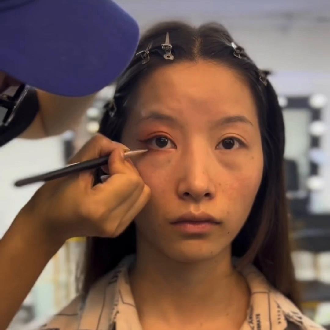 学化妆为啥不建议年纪大的学,劝女孩子千万别学美容