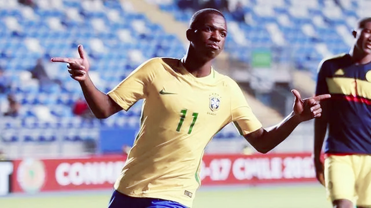 梦回足坛球星18岁！小贝盛颜卡卡惊艳魔人丑帅姆总桀骜大罗那么瘦