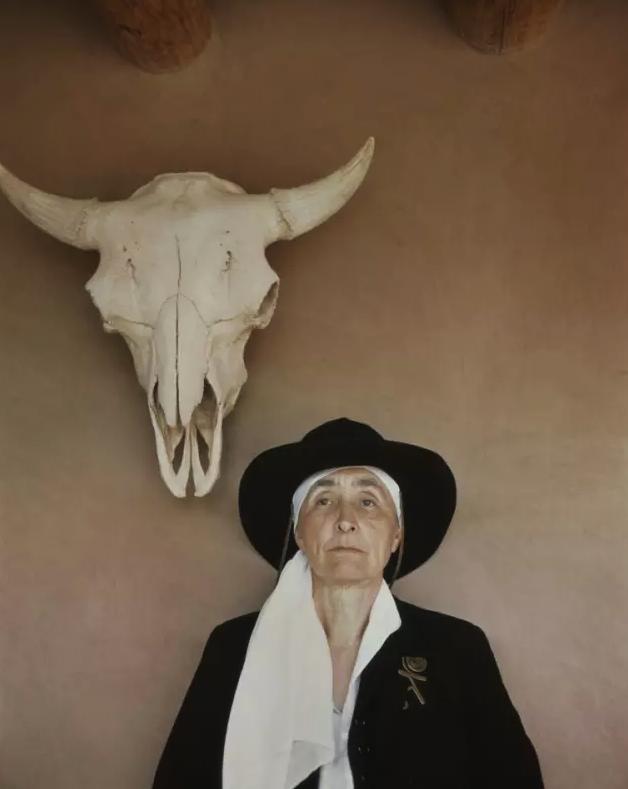 世界知名女画家独居沙漠35年！拒毕加索登门…网友：连家都是艺术