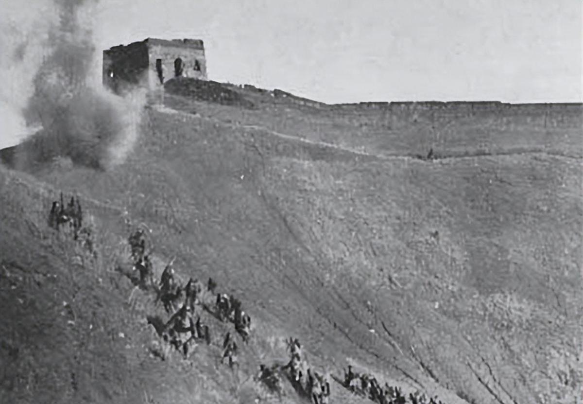 日军兽行：当着男人的面玷污了女儿，临走还残忍割下妻子乳房