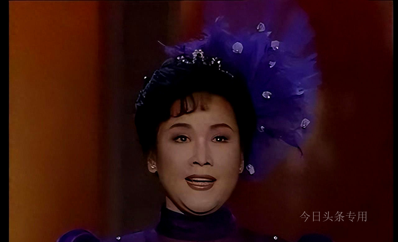 不唱难忘今宵，拿下赵本山！春晚40年，为何2012龙年春晚最特殊？