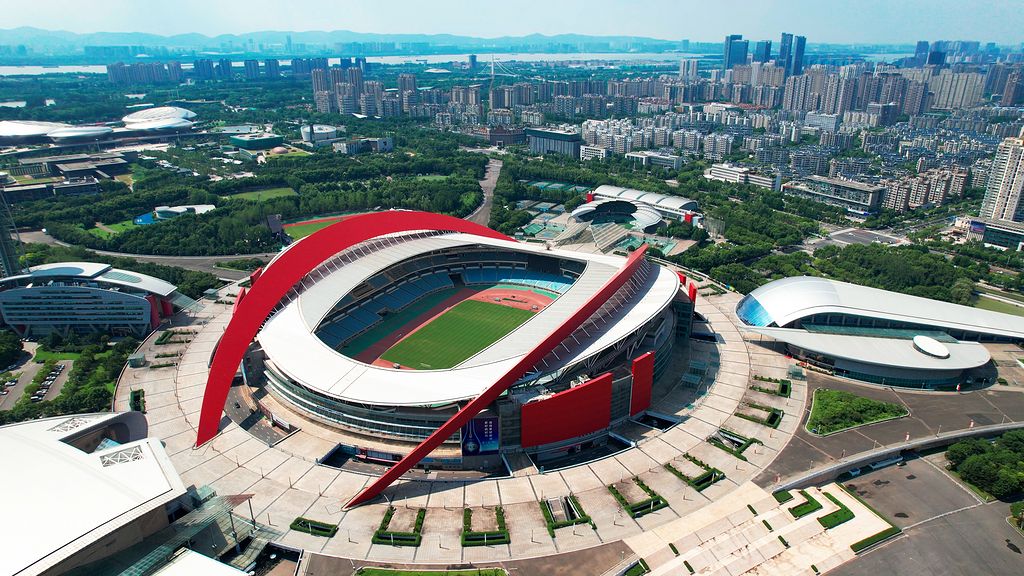 最大的体育场能容纳多少人,最新中国最大10座体育场