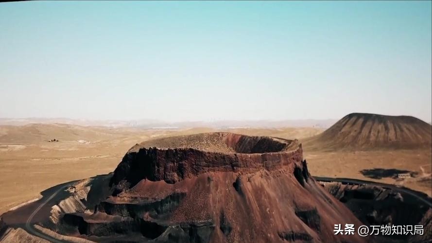 男子不听专家劝阻,花低价买下一个“大坑”,结果全家成亿万富翁