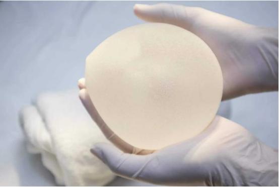 小胸假体丰胸方法,假体丰胸295cc扁平会太大吗