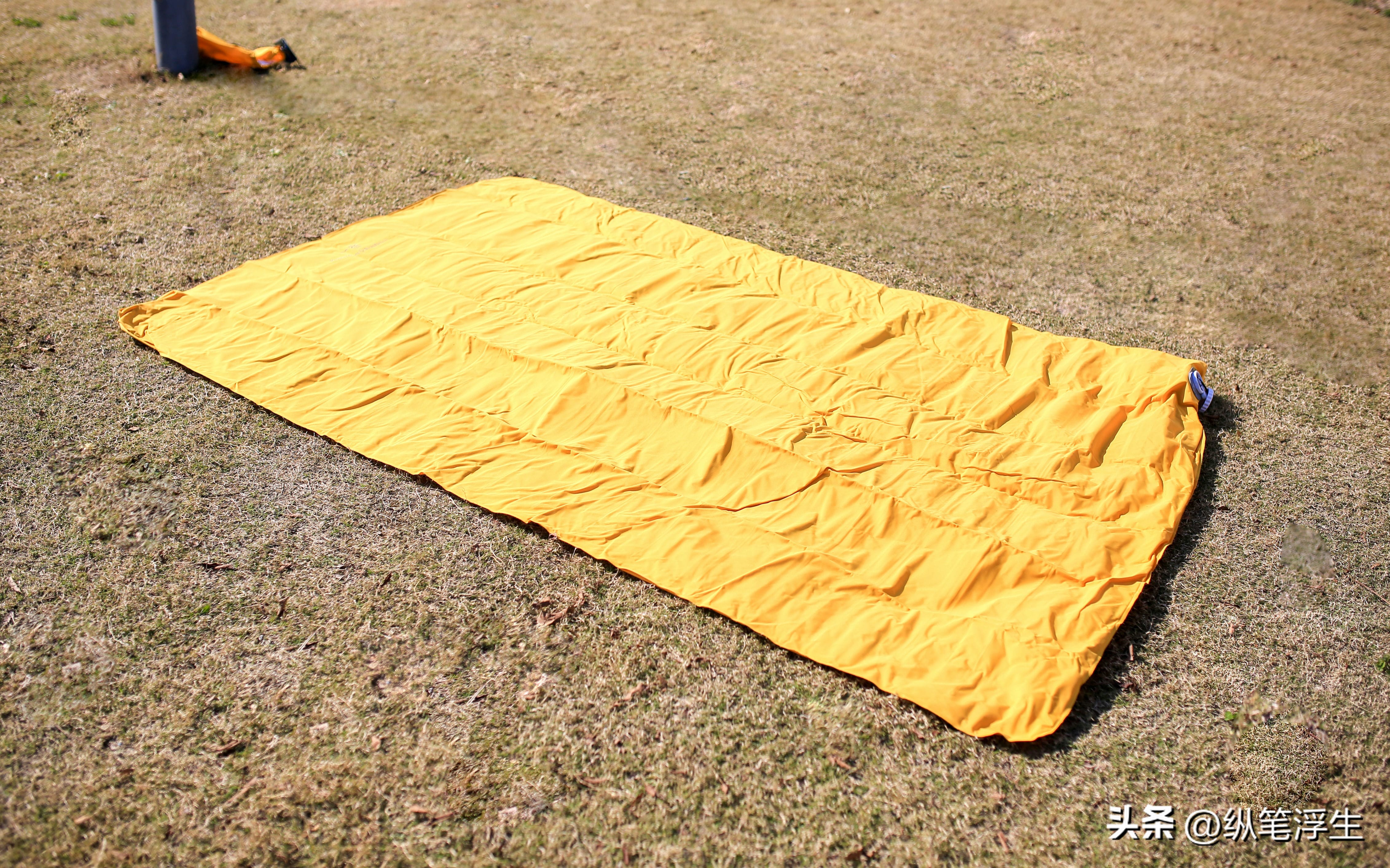 户外露营睡垫选蛋巢还是气垫,户外露营过夜买多厚的睡垫合适
