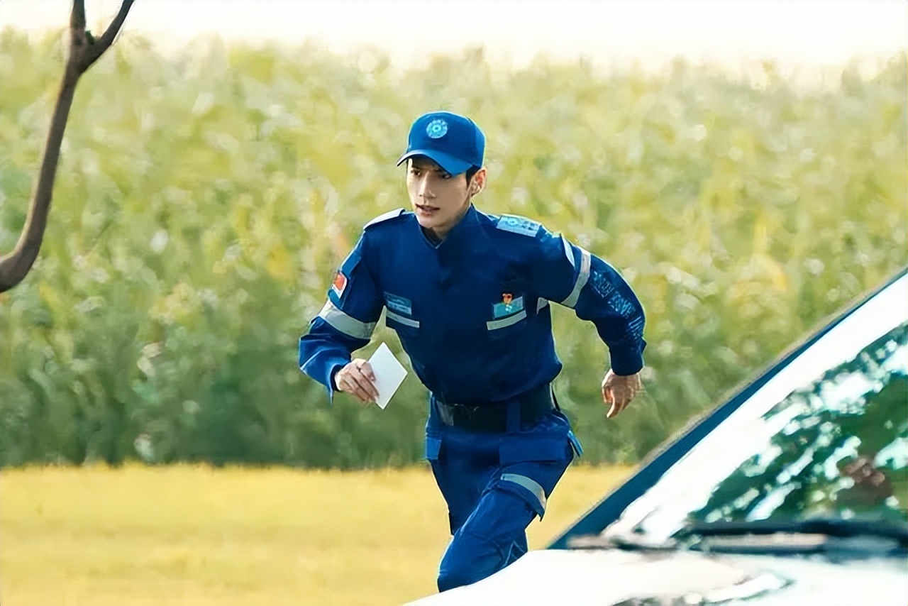 才播出三集就好评不断,追光者豆瓣