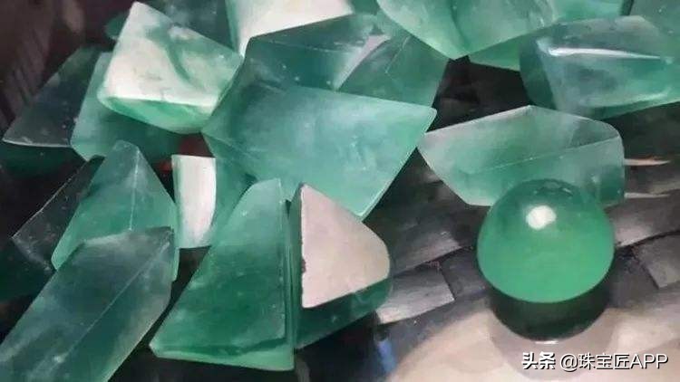 怎么区分危料和真正的翡翠,翡翠危料到底是什么