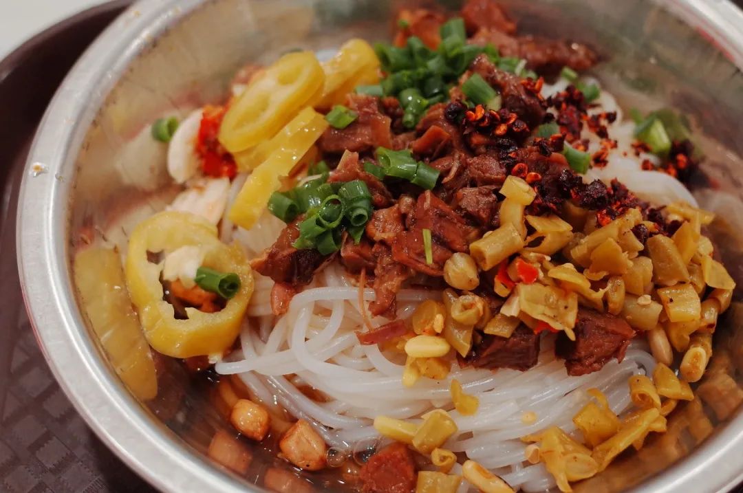 被一碗螺蛳粉耽误的夜宵宝藏,被螺蛳粉耽误的烧洋芋选手