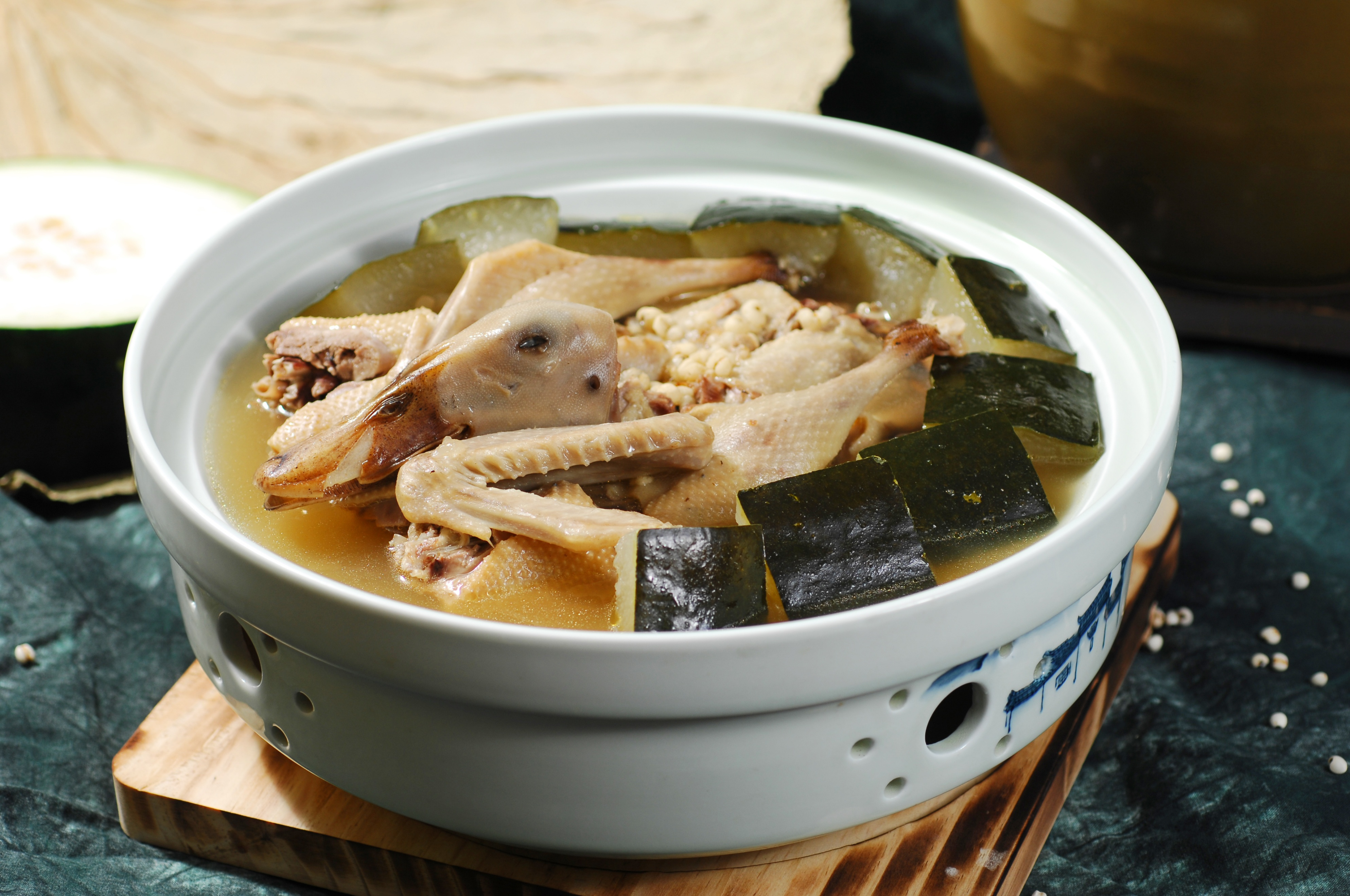 冬瓜煲老鸭汤广东老火靓汤,冬瓜荷叶薏米老鸭汤