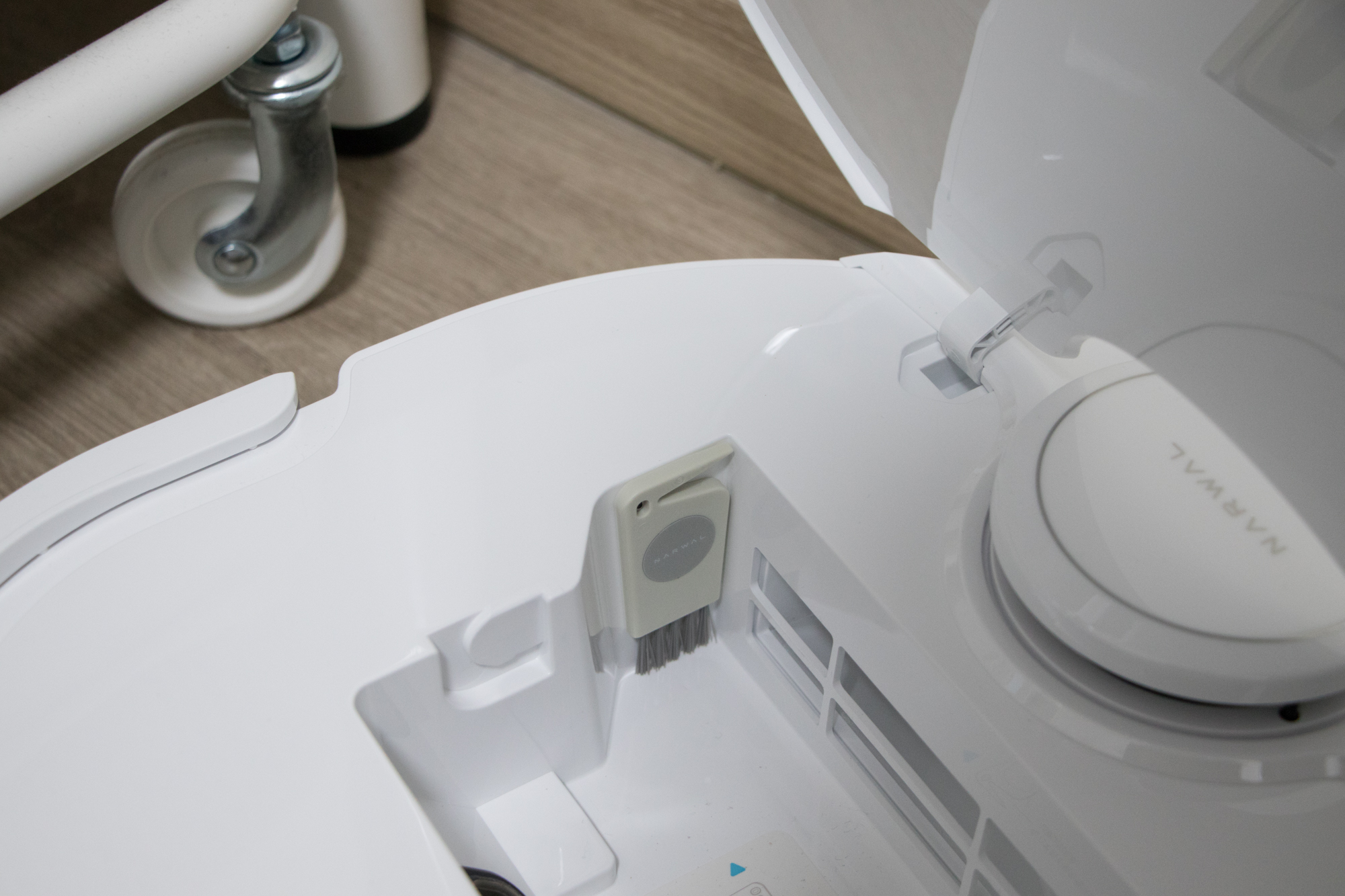 云鲸自动拖地机器人实测,云鲸j2拖地机清洁液