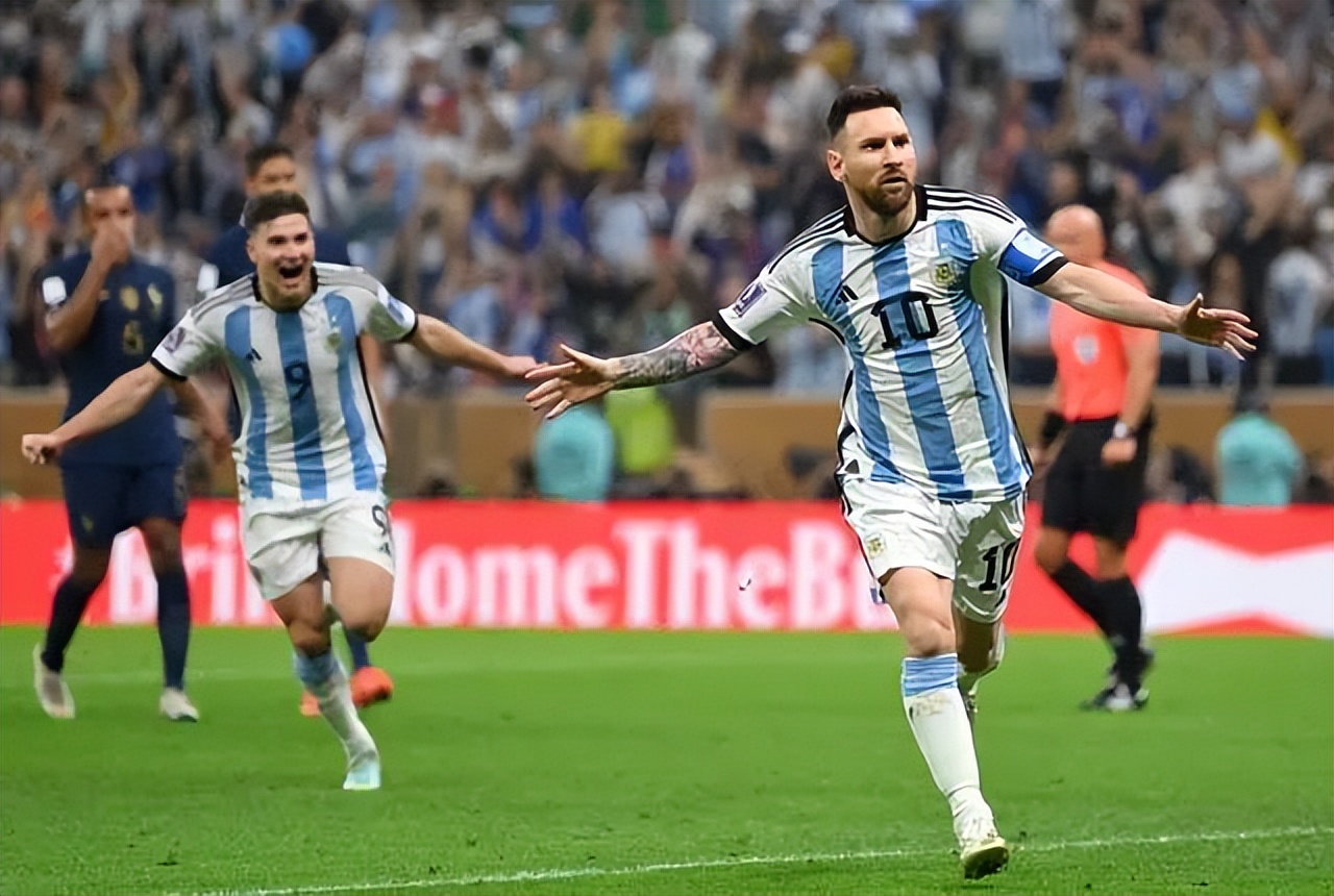 一碰就倒，一倒就是点球！球迷：一场造神运动！直接颁奖吧！