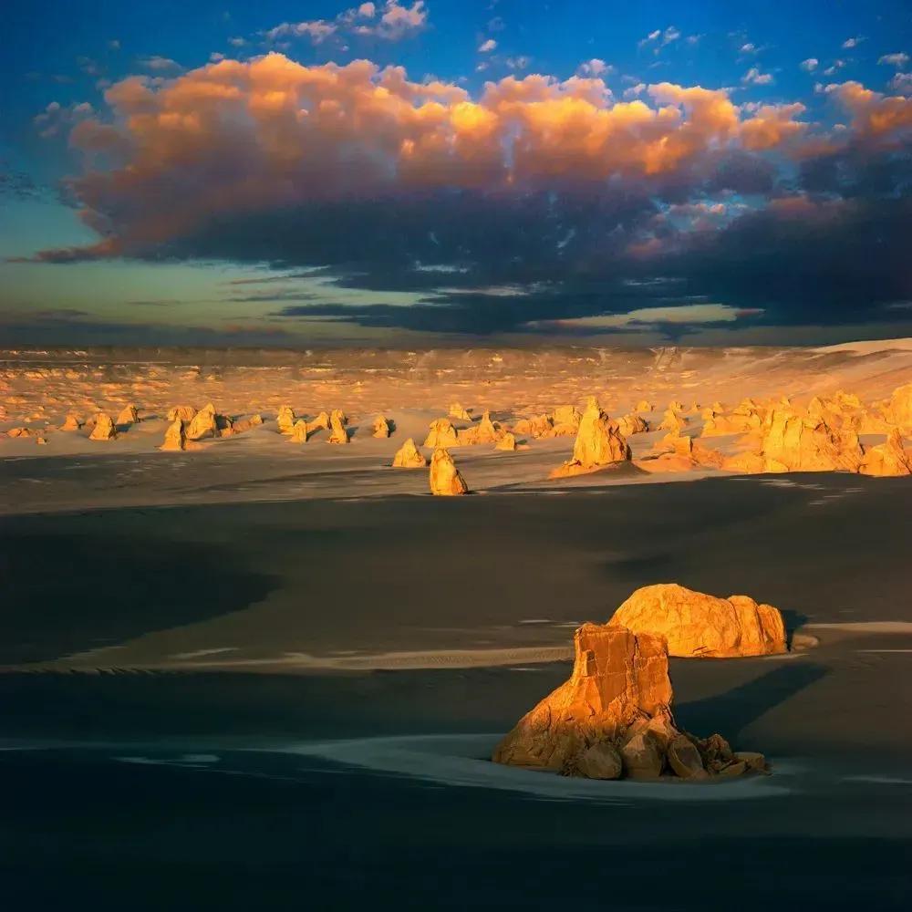 《黄河》中篇小说:彩旦六爷