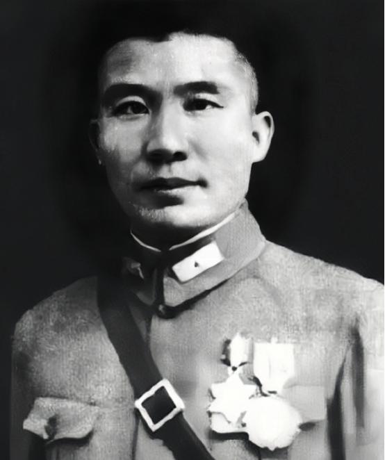 宋美龄与王耀武,1948年王耀武接见国民党将领