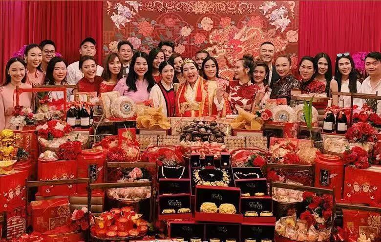 奚梦瑶：母凭子贵嫁豪门，与窦骁绯闻惹争议，她能否坐稳贵妃之路