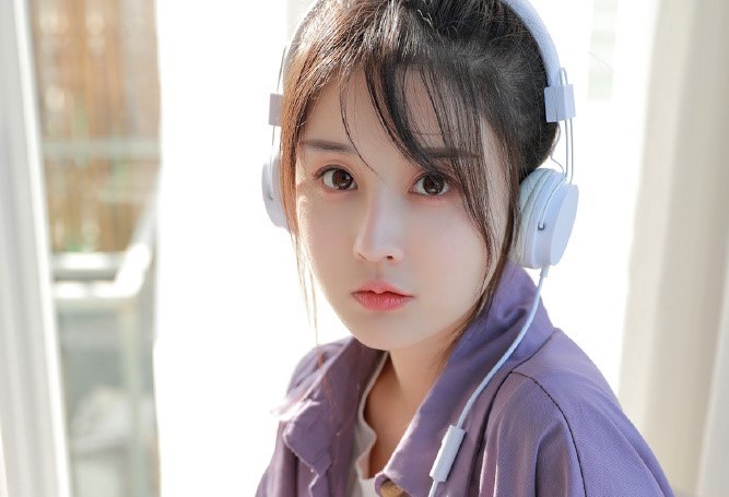 相亲没话题怎么找话题聊天,跟女孩子聊天怎么找话题