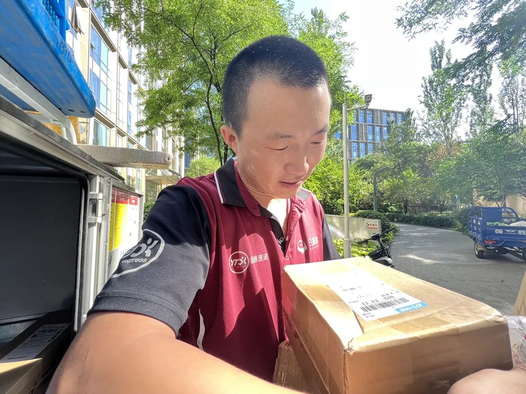 致敬高温下的劳动者|“天气热迟点送没关系”，顺义快递员收获暖心事
