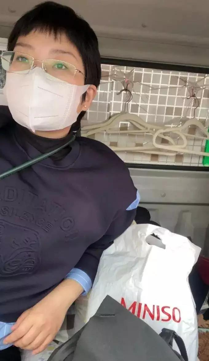 高管辞职与妻子环游中国,土豪丈夫破产