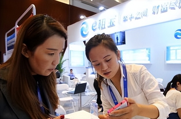 丁宁巅峰时期e租宝,e租宝丁宁难道不怕出事吗