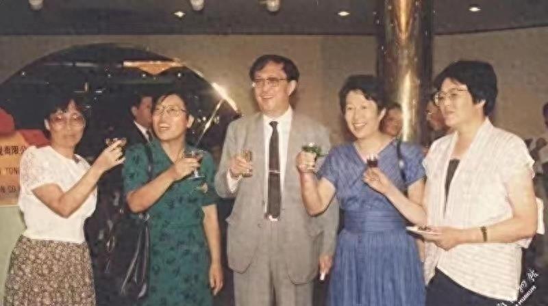 九月半刚过名人六人一一去世，回顾他们的一生令人兴奋又悲伤