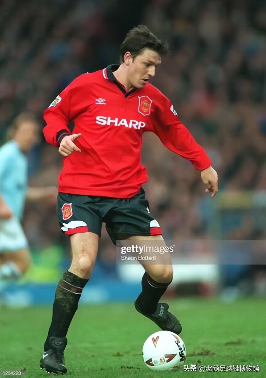 号称赞助过球王贝利拳王阿里的美国潮牌，靠曼联王朝92班昙花一现