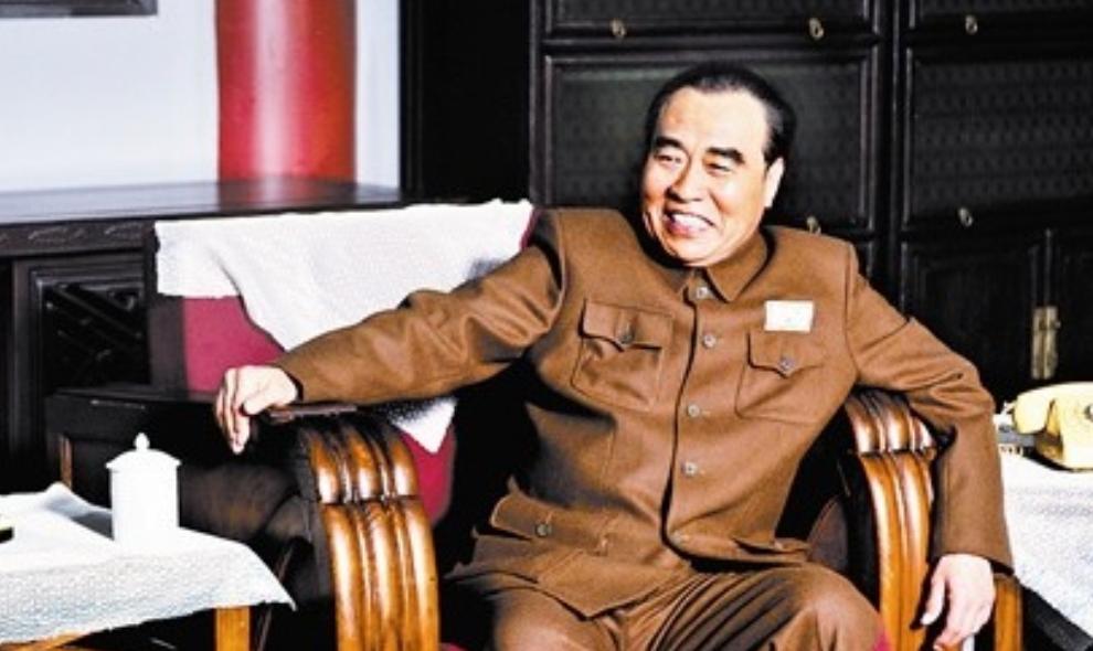 除了毛主席之外，*安门天**城楼上还挂过11个人的画像，都有谁？