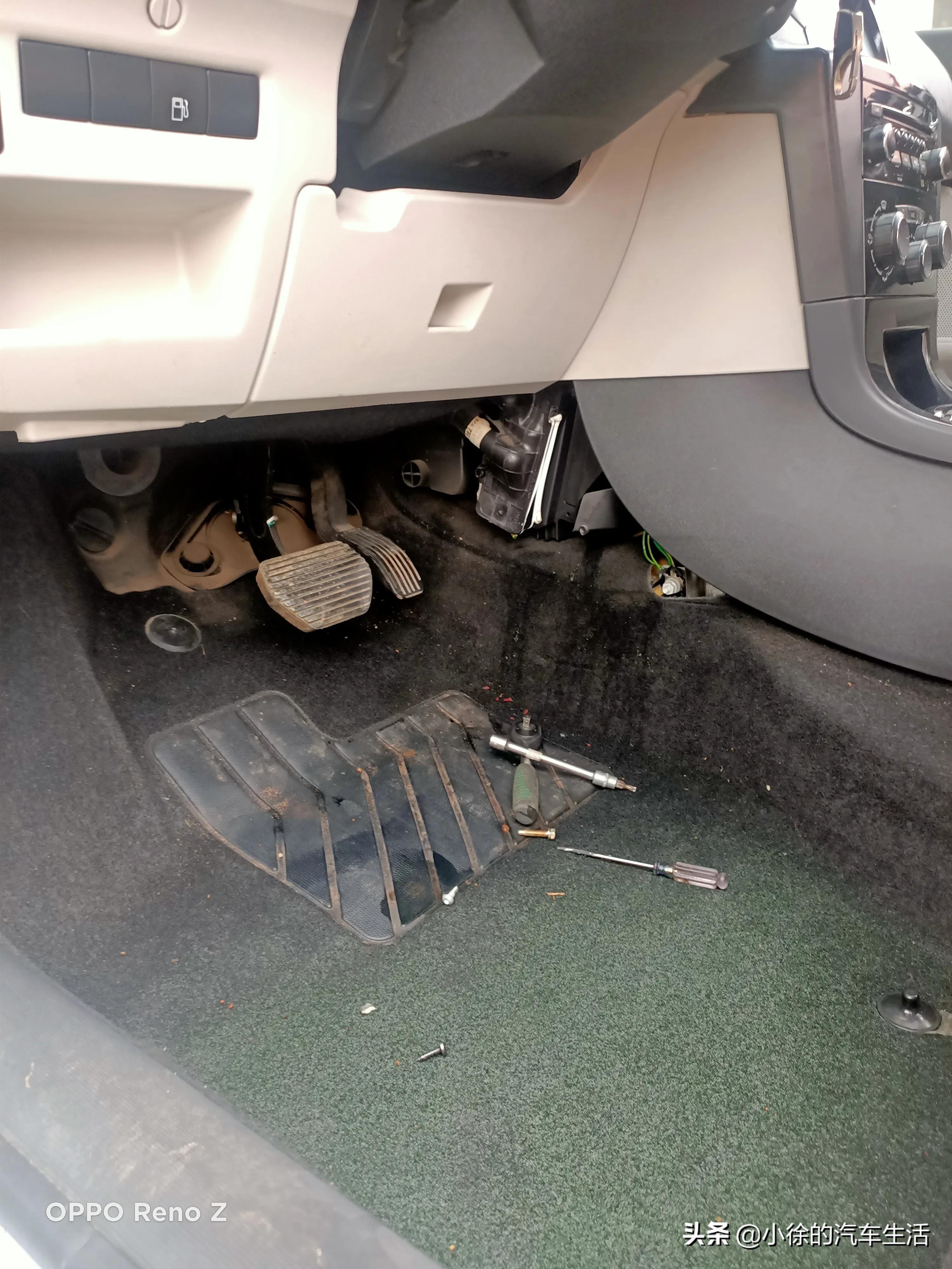 雪铁龙世嘉水箱水少什么原因,雪铁龙世嘉水箱一边热一边不热